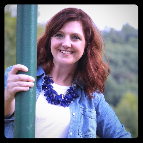 Meet your Posher, Amanda - Picture 1 of 2